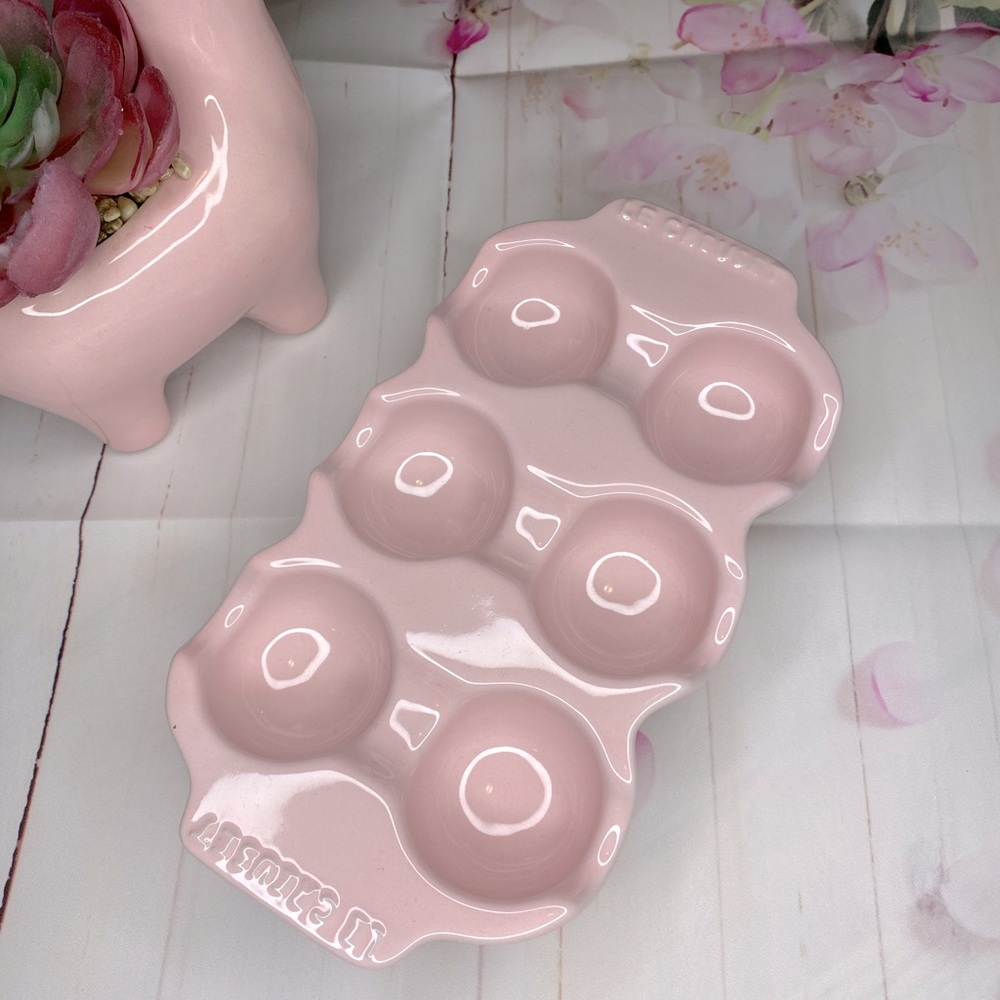 Le Creuset egg tray for half dozen (chiffon Pink)